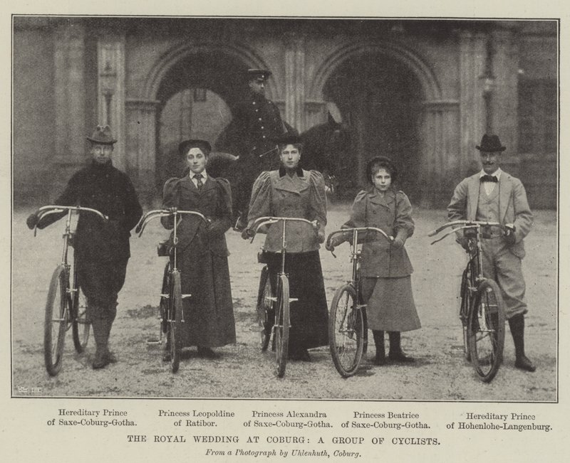 Il Matrimonio Reale a Coburgo, un Gruppo di Ciclisti da English Photographer