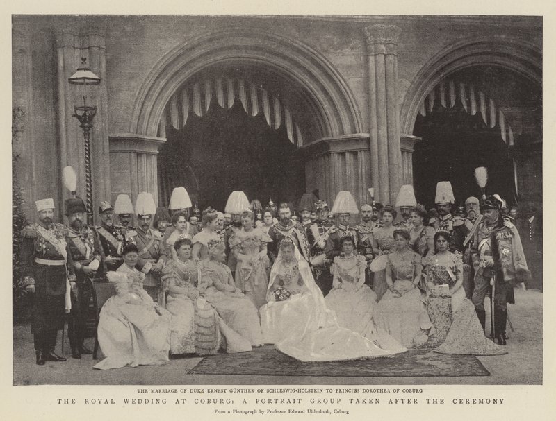Il matrimonio reale a Coburgo, un gruppo di ritratti scattato dopo la cerimonia da English Photographer