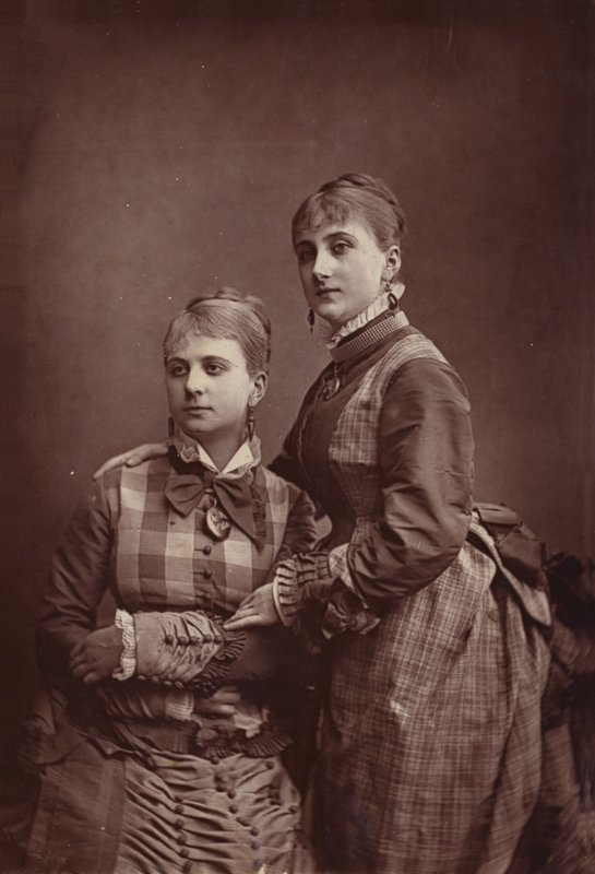 Le sorelle Bransconibe da English Photographer