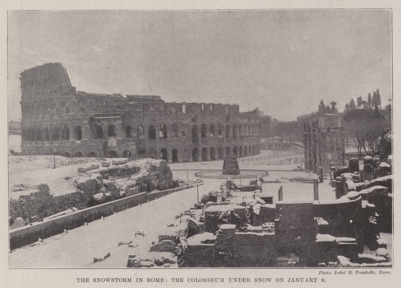 La nevicata a Roma, il Colosseo sotto la neve il 6 gennaio da English Photographer