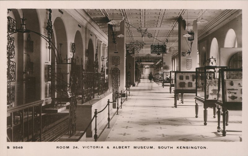 Museo Victoria e Albert, South Kensington, Londra da English Photographer