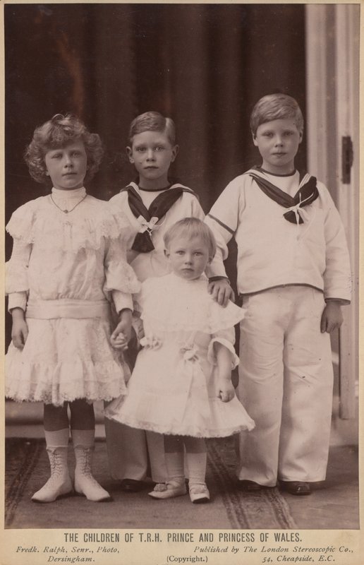 I figli di Alberto Edoardo e Principessa Alessandra da English Photographer