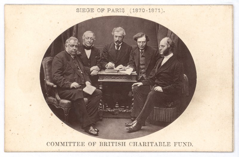 Il comitato del British Charitable Fund, assistendo i poveri durante l