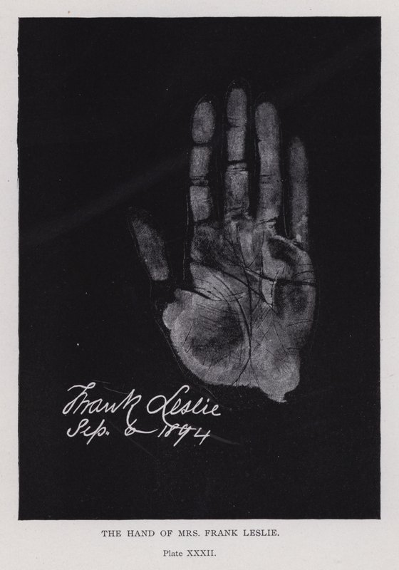 La mano di Mrs Frank Leslie da English Photographer