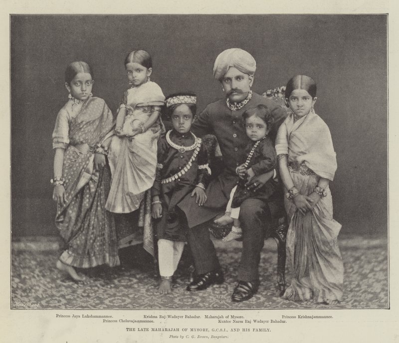 Il defunto Maharajah di Mysore, GCSI, e la sua Famiglia da English Photographer