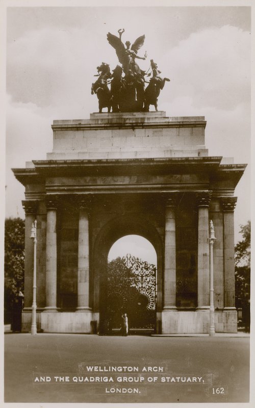 Arco di Wellington e il Gruppo di Statue della Quadriga da English Photographer