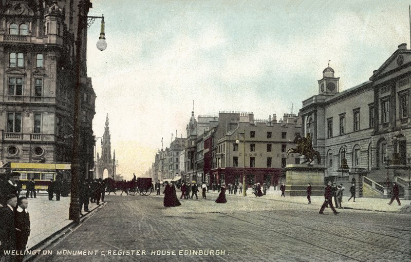 Memoriale di Wellington e Register House, Edimburgo da English Photographer