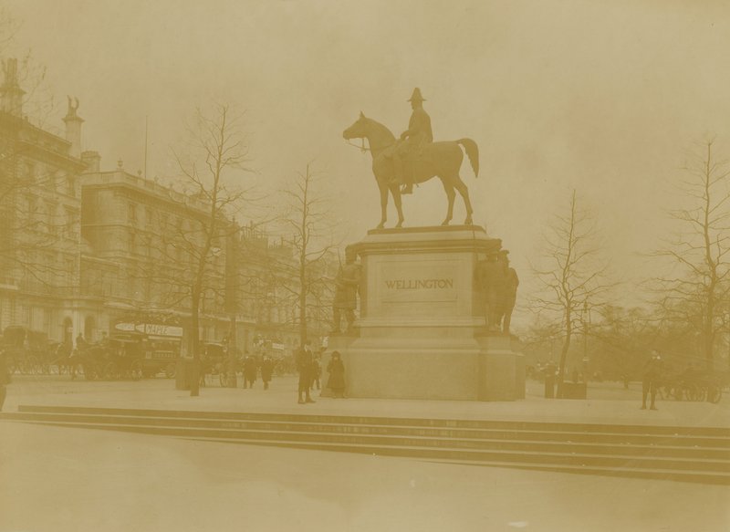 Statua di Wellington a Hyde Park, Londra da English Photographer
