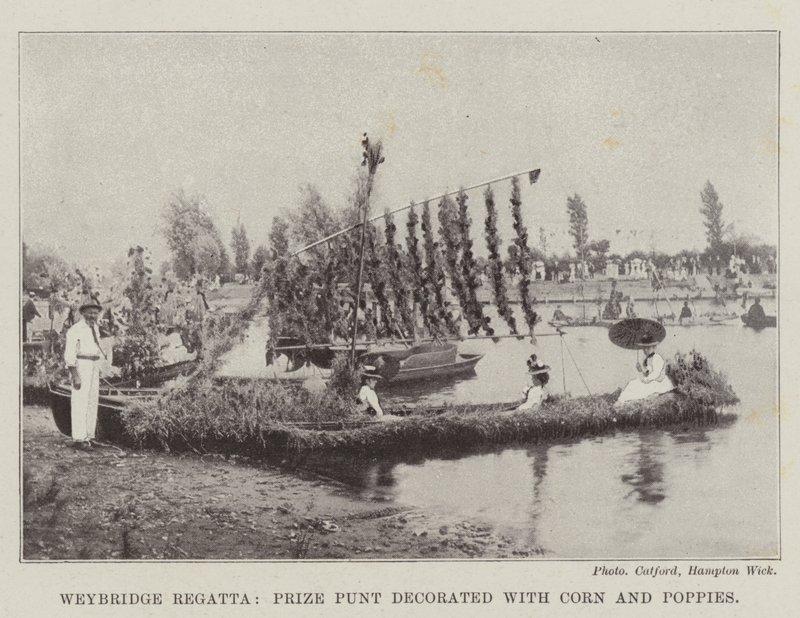 Regata di Weybridge, punt premio decorato con mais e papaveri da English Photographer