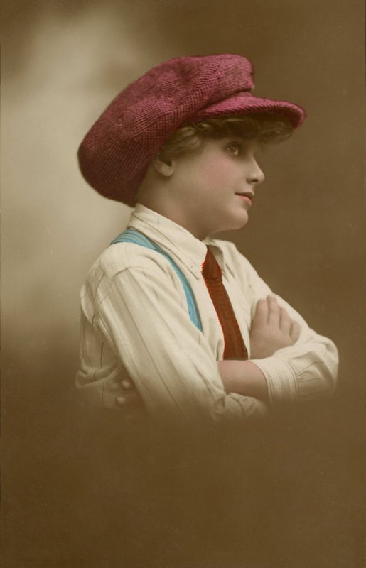 Giovane ragazza con cappello da English Photographer