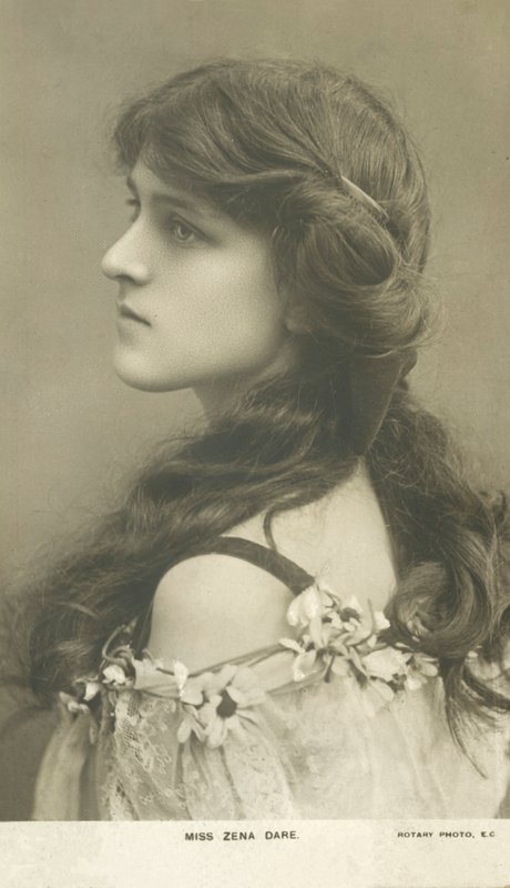 Zena Dare, attrice e cantante inglese da English Photographer