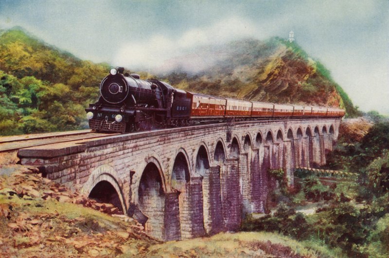 Locomotiva a vapore 4-6-2 della Bombay, Baroda and Central India Railway che traina il Frontier Mail passando su un viadotto tra Bombay e Delhi da English School