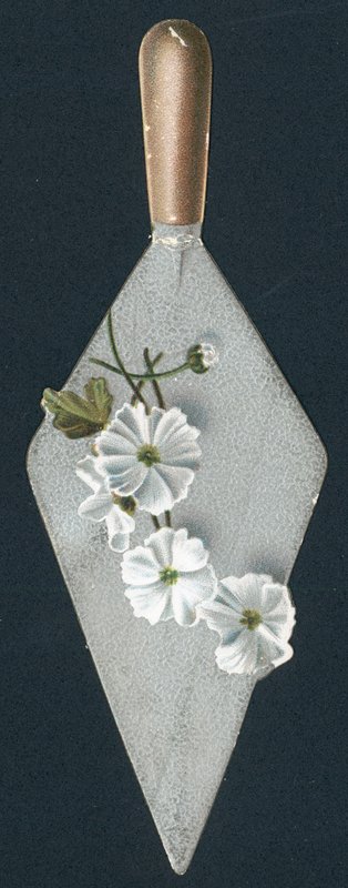 Cazzuola da muratore e fiori da English School