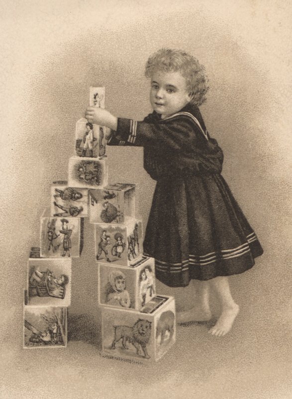 Bambino che impila blocchi da costruzione da English School