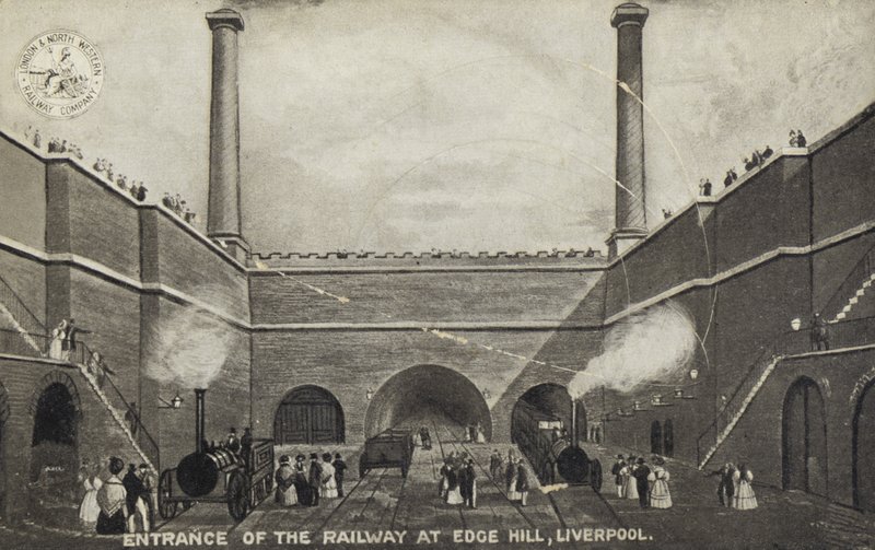 Ingresso della ferrovia a Edge Hill, Liverpool da English School