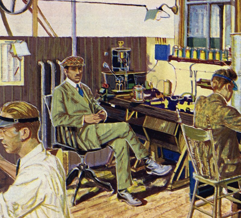 Fred Royce aprì una fabbrica per produrre apparecchiature elettriche da English School