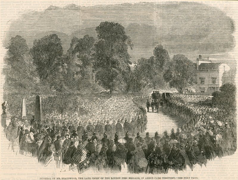 Funerale del Sig. Braidwood, il defunto capo della Brigata dei Vigili del Fuoco di Londra, nel Cimitero di Abney Park, Londra da English School