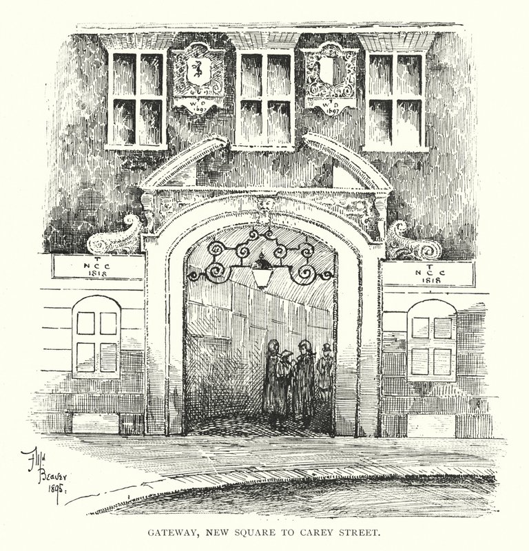 Portale, New Square a Carey Street da English School