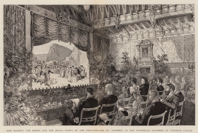 Sua Maestà la Regina e il gruppo reale alla rappresentazione di "Carmen" nella Waterloo Chamber al Castello di Windsor da English School