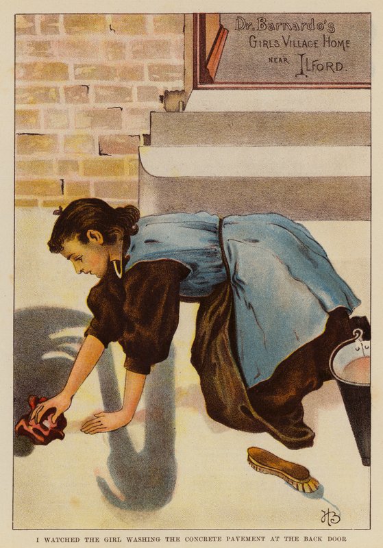 Ho guardato la ragazza lavare il pavimento di cemento alla porta sul retro da English School
