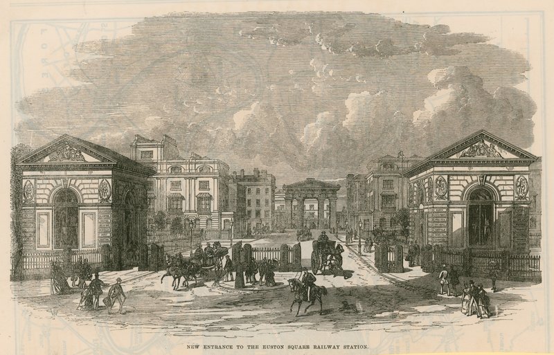 Nuovo ingresso alla stazione ferroviaria di Euston Square da English School