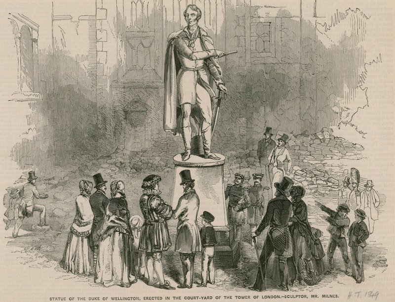 Statua del Duca di Wellington, eretta nel cortile della Torre di Londra da English School