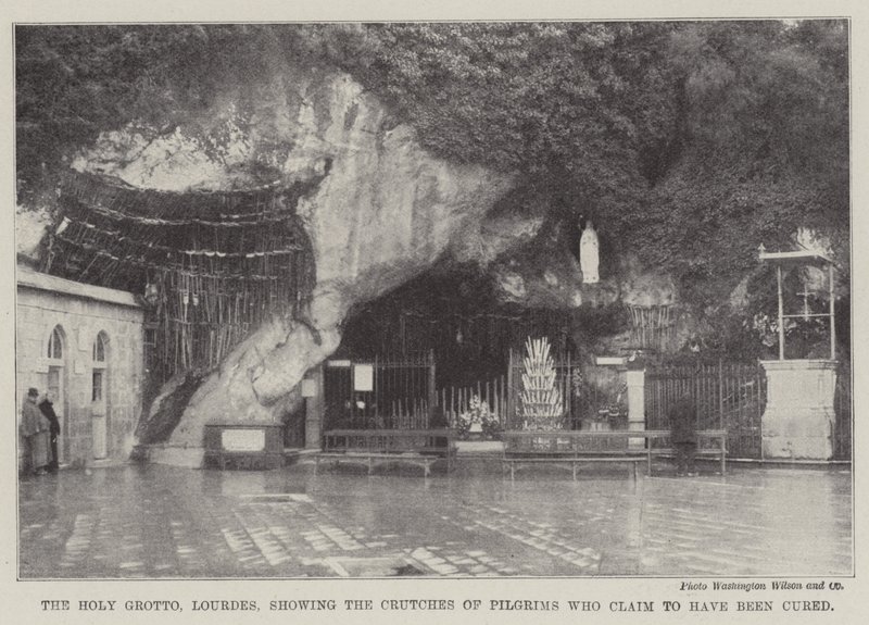La grotta sacra di Lourdes, che mostra le stampelle dei pellegrini che affermano di essere stati guariti (incisione) da English School
