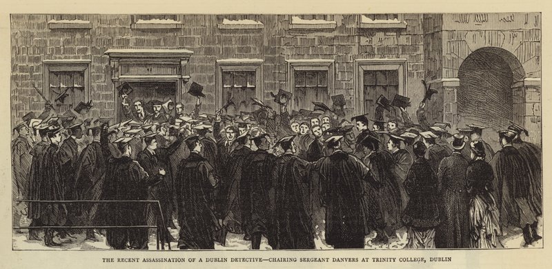 Il recente assassinio di un detective di Dublino, che porta in trionfo il sergente Danvers al Trinity College, Dublino da English School