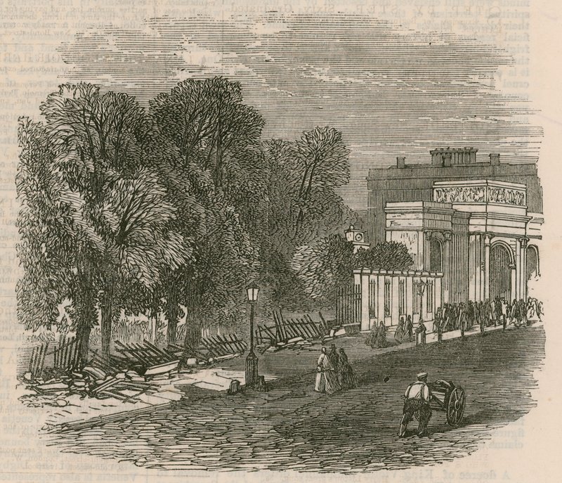 La rivolta a Hyde Park: Le ringhiere rotte a Hyde Park Corner da English School