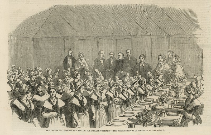 La festa del centenario del manicomio per orfane da English School