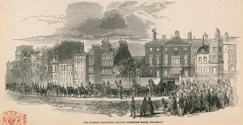 Il corteo funebre di SAR il Duca di Cambridge che lascia Cambridge House, Piccadilly, Londra da English School