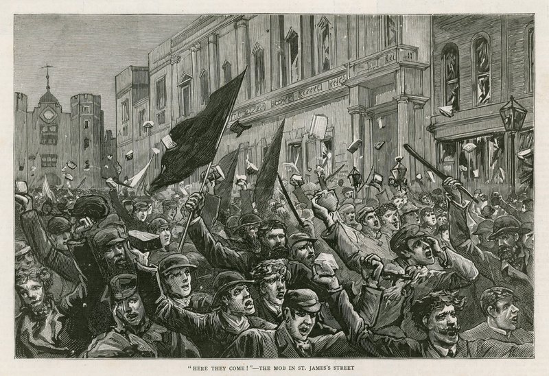I disordini nel West End di Londra, 8 febbraio 1886: Eccoli che arrivano! - La folla in St Jamess Street, Londra da English School