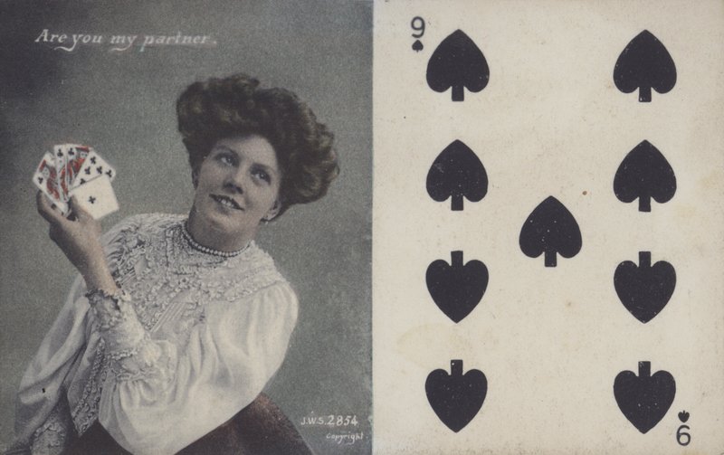 Donna con carte da gioco e il nove di picche da English School