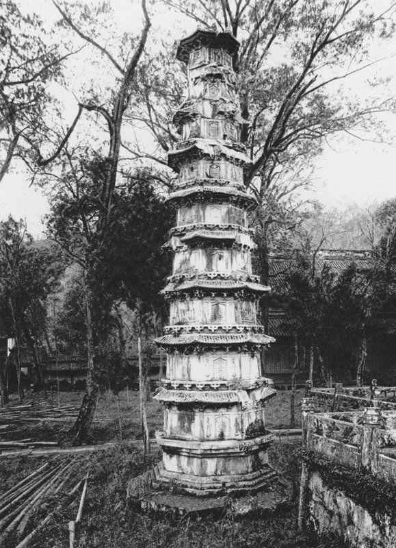Hangchoufu, Sihu, Yun lin sze, Chekiang, Pagoda nel Monastero del Bosco delle Nuvole sul Lago Occidentale vicino a Hangchou da Ernst Boerschmann
