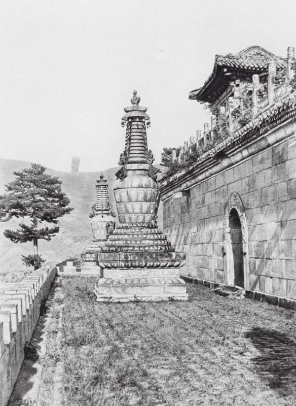 Jehol, Pu lo sze, Chihli, Terrazza nel Monastero Lama Pu lo sze da Ernst Boerschmann