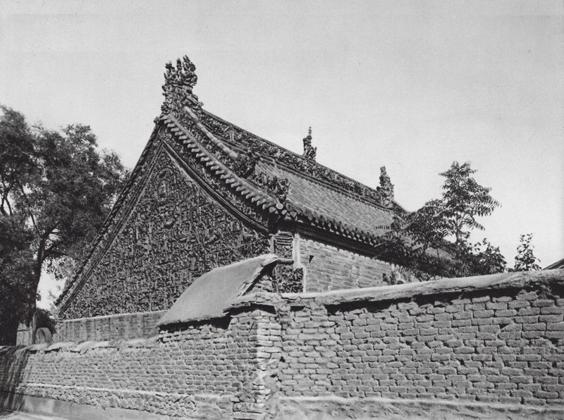 Tsing yang shu, Shantung, Sala con rilievi in terracotta smaltata nel Tempio della Dea Tai shan da Ernst Boerschmann