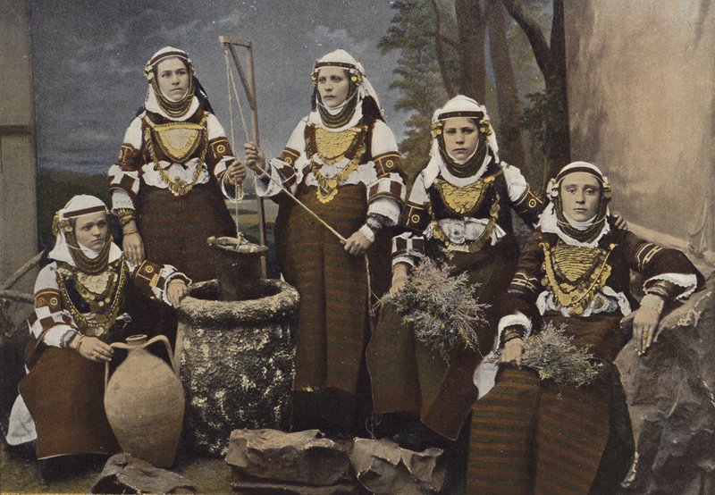 Gruppo di Donne Bulgare da European Photographer