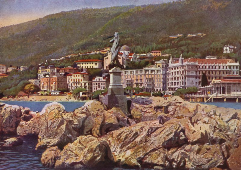 Abbazia, ora Opatija in Croazia: Madonna del Mare, nello sfondo la Chiesa di Santa Maria Annunciata (foto) da European Photographer