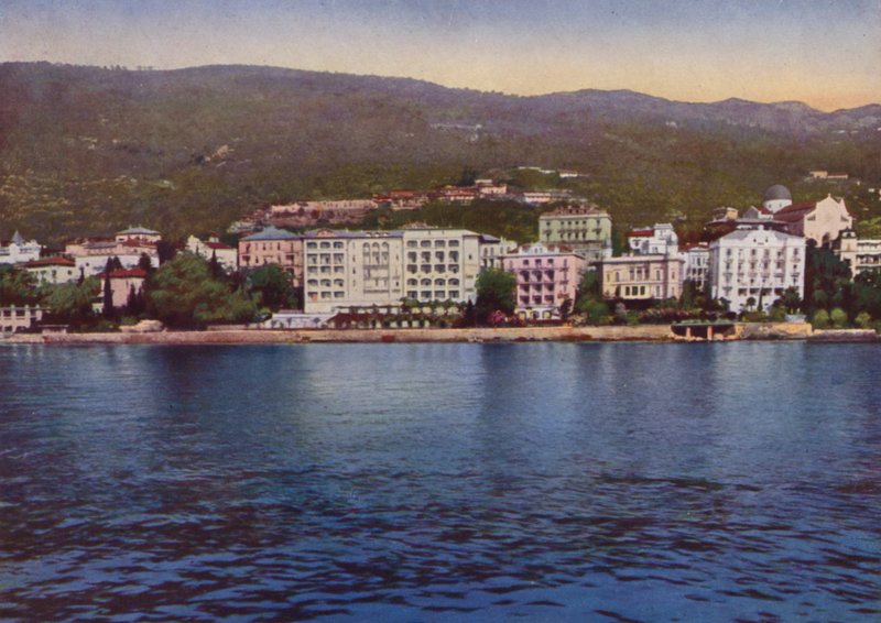 Abbazia, ora Opatija in Croazia: Panorama dal mare con veduta della Pensione Breiner, Hotel Residenz, Hotel Savoy e Villa Jeanette da European Photographer