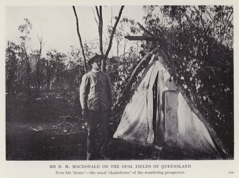 Il signor R M Macdonald nei campi di opale del Queensland da European Photographer