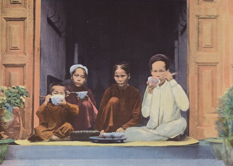 Pasto di una famiglia annamita da European Photographer