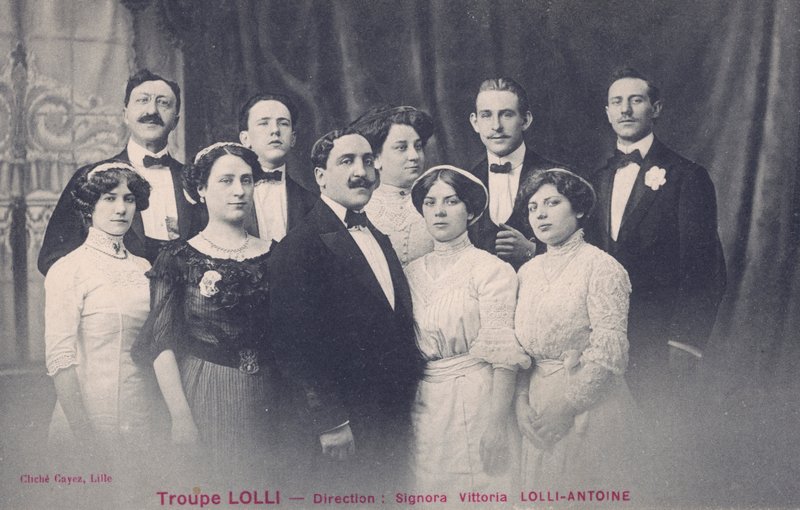 Vittoria Lolli-Antoine e la Troupe Lolli da European Photographer