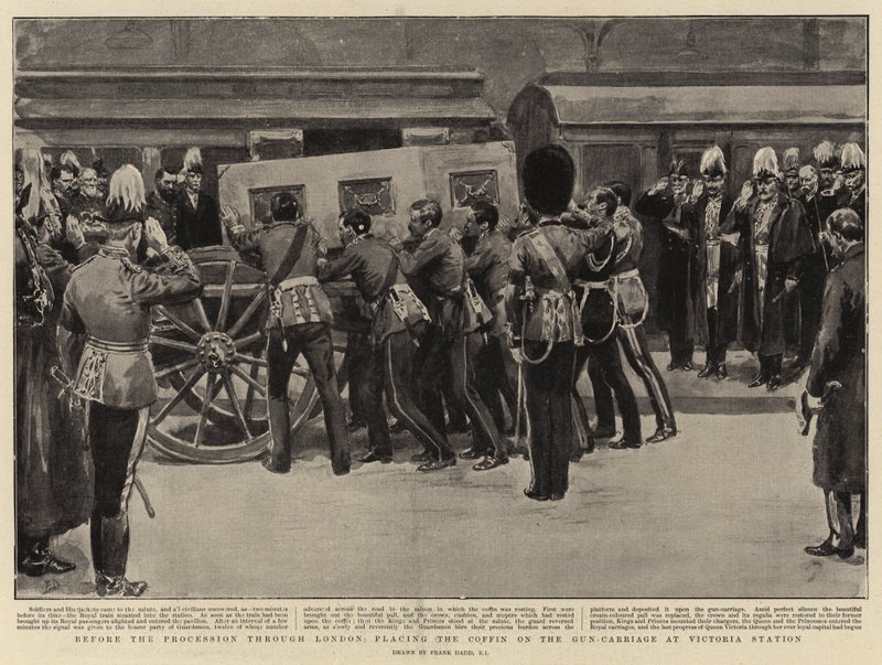 Prima della processione attraverso Londra, posizionamento della bara sul carro da cannone alla stazione di Victoria da Frank Dadd