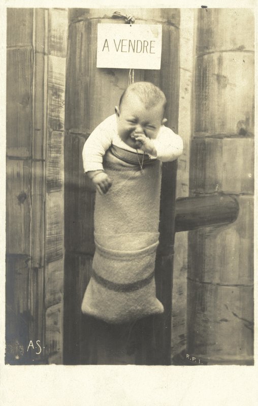 In vendita, Bambino in vendita da French Photographer