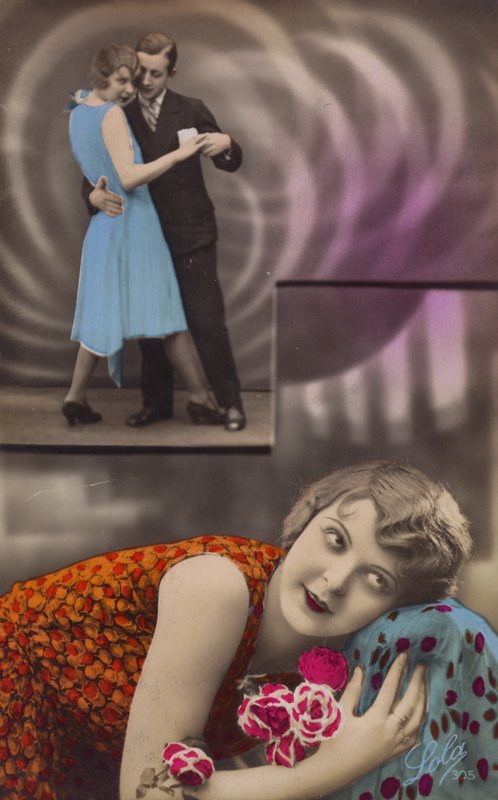 Una giovane donna sogna di ballare con un uomo da French Photographer