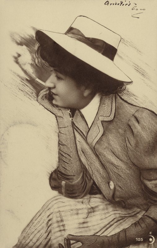 Una giovane donna con un cappello che fuma da French Photographer