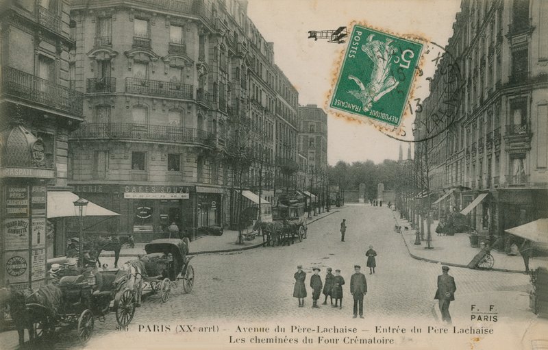 Avenue du Pere-Lachaise nel 20° arrondissement di Parigi, Francia. Vista della strada con l
