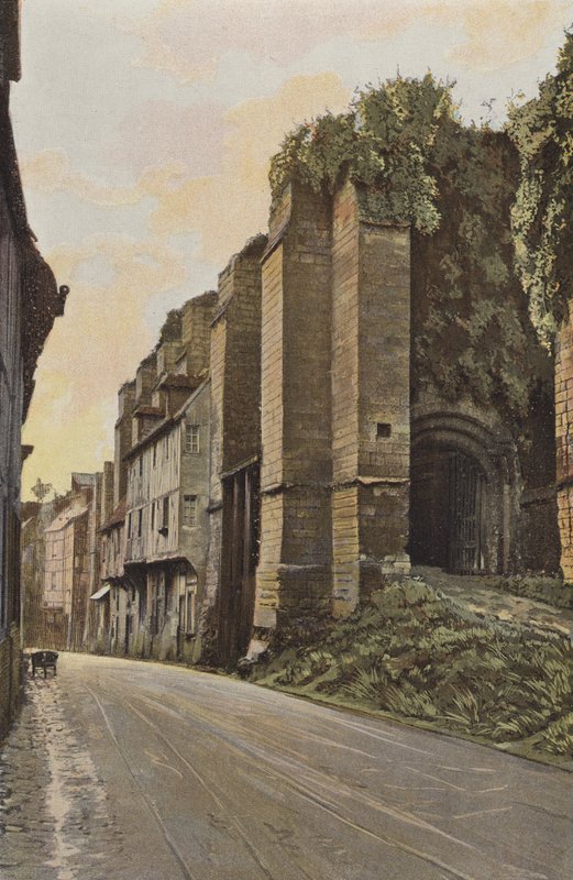 Beaumont-le-Roger, Ingresso dell
