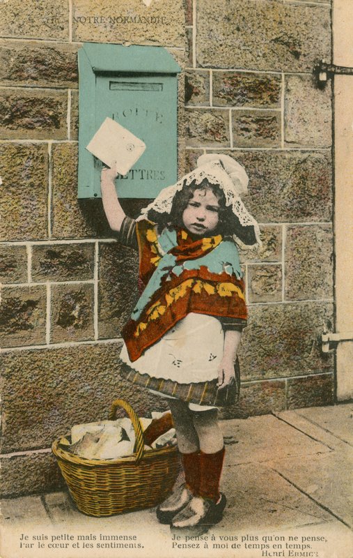 Bambino che imbuca una lettera da French Photographer