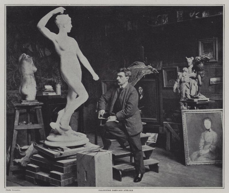 Pittore e scultore francese Alexandre Falguiere nel suo studio (foto in b/n) da French Photographer